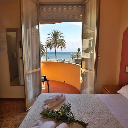 Xxv Aprile Casa Per Ferie Hotel Albenga Kültér fotó