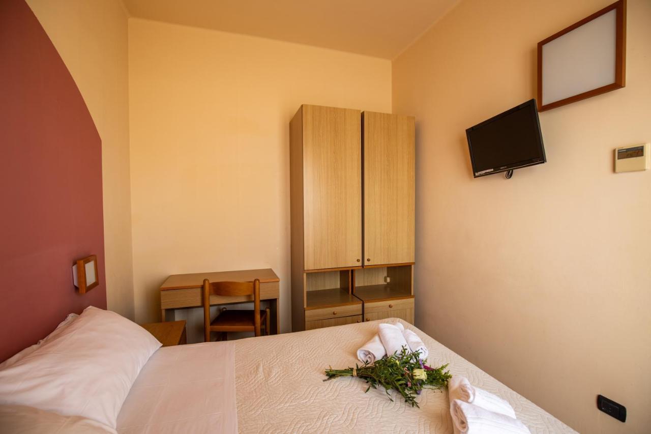 Xxv Aprile Casa Per Ferie Hotel Albenga Kültér fotó