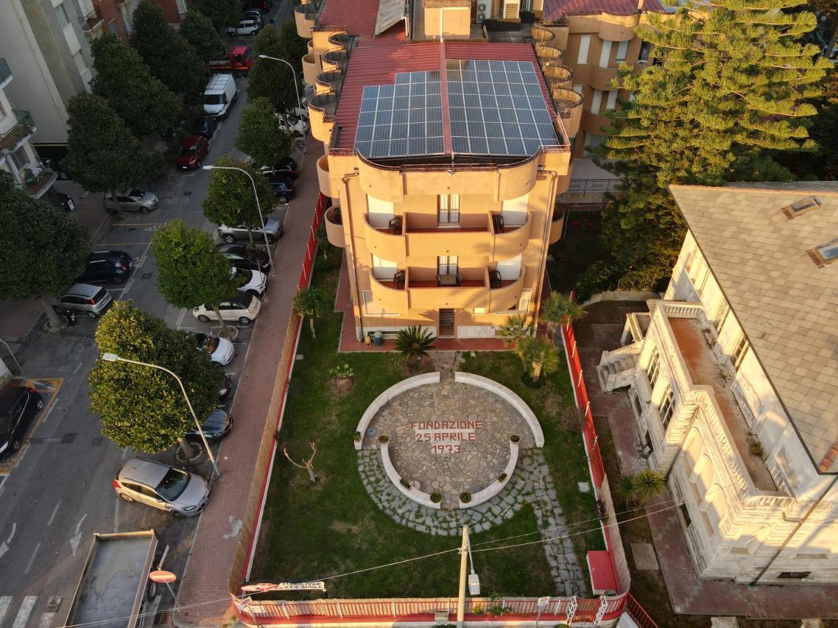 Xxv Aprile Casa Per Ferie Hotel Albenga Kültér fotó