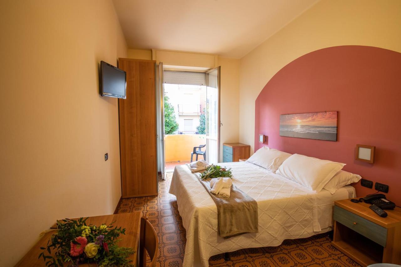 Xxv Aprile Casa Per Ferie Hotel Albenga Kültér fotó